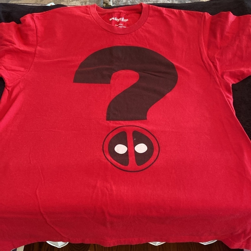Marvel XL adult tshirt​​​​​